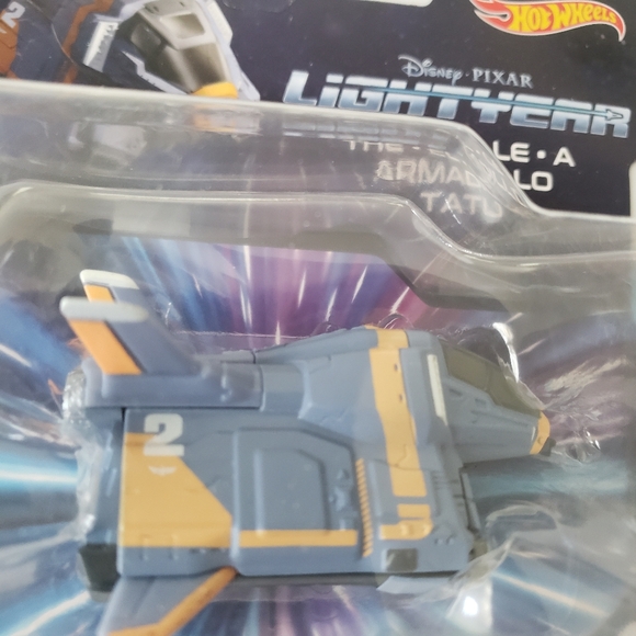 ⭐ NIB Disney Pixar Lightyear Hotwheels The EL LE A Armadillo Tatu - Picture 3 of 7
